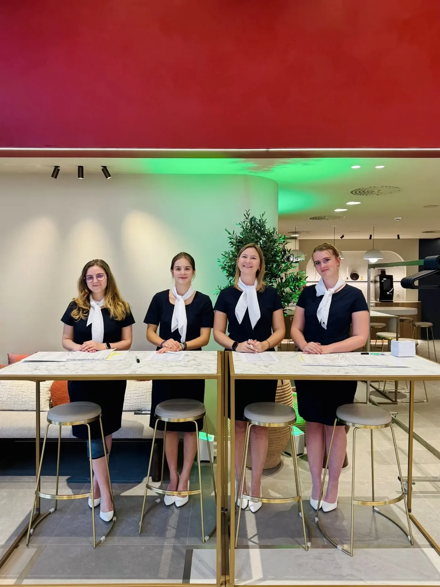 Host & hostessen van Team WAUW aan het werk