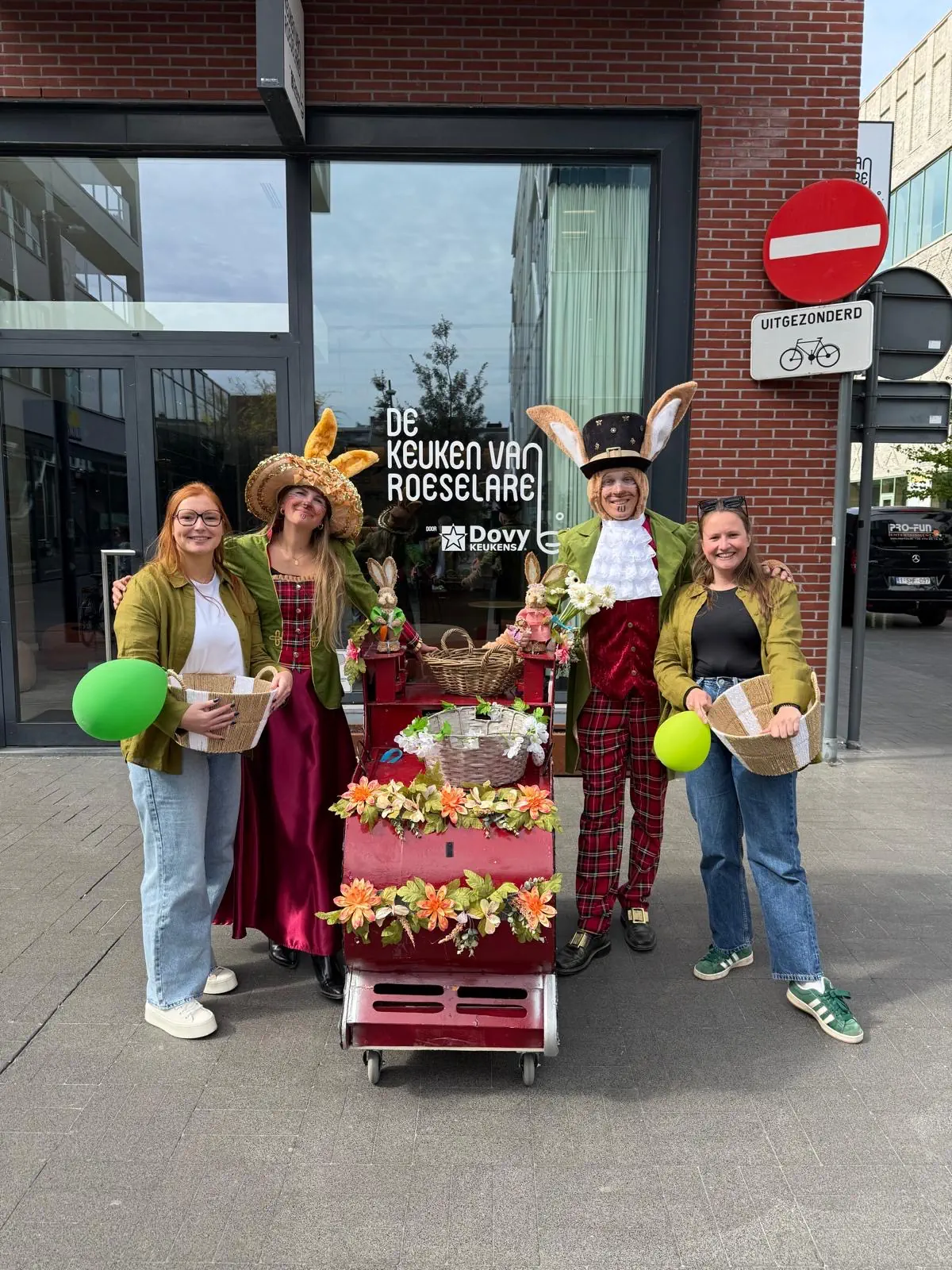 Promoboys & girls van Team WAUW op een evenement (foto 4)