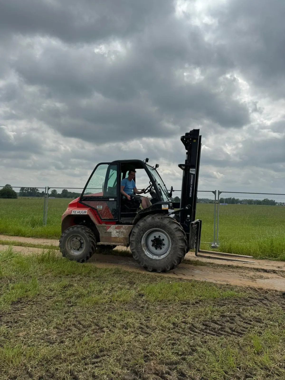 Stagehands van Team WAUW op een evenement (foto 8)